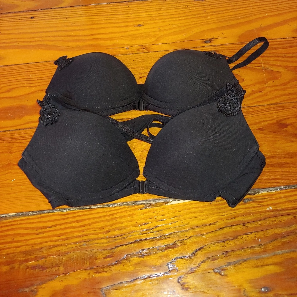 Bundle of 2 front close padded push-up bras